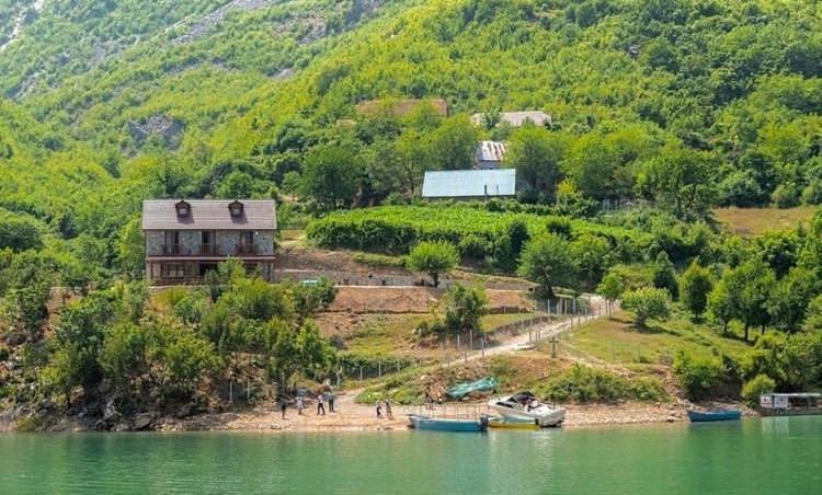 Guest House Aprripe Guri Fierza Екстер'єр фото