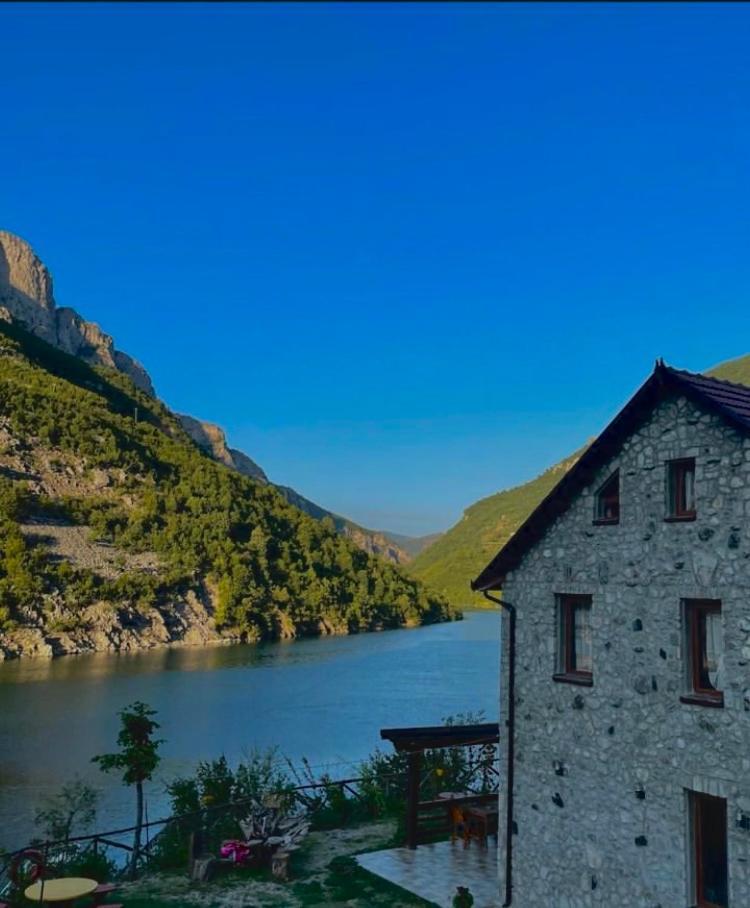 Guest House Aprripe Guri Fierza Екстер'єр фото