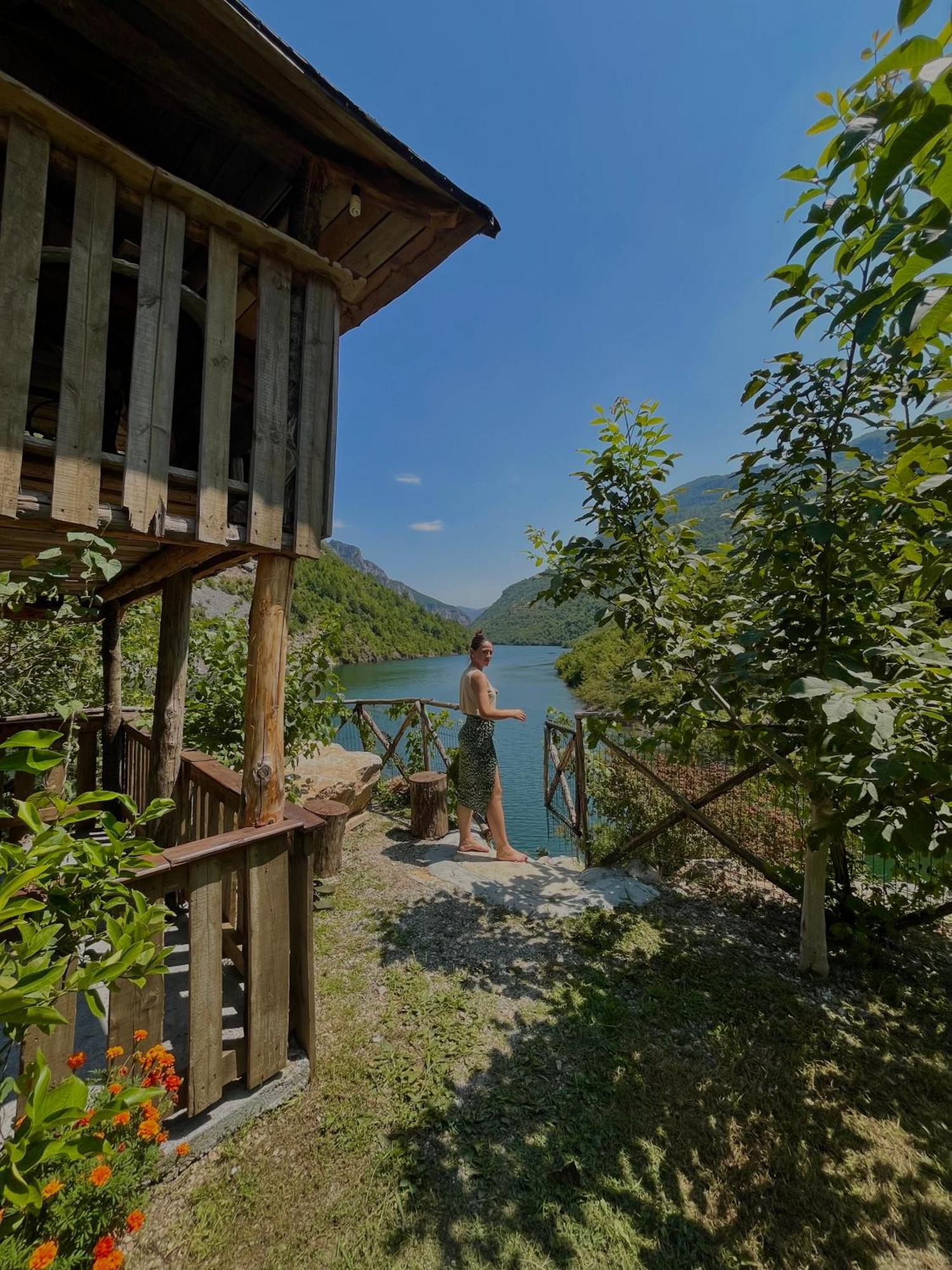 Guest House Aprripe Guri Fierza Екстер'єр фото